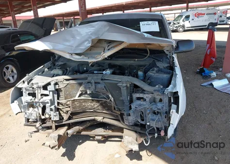 2000 Chevrolet Silverado 1500 z USA, uszkodzony, nr VIN 1GCEC14W1YZ366283